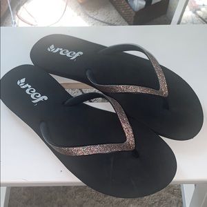 Black reef flip-flops